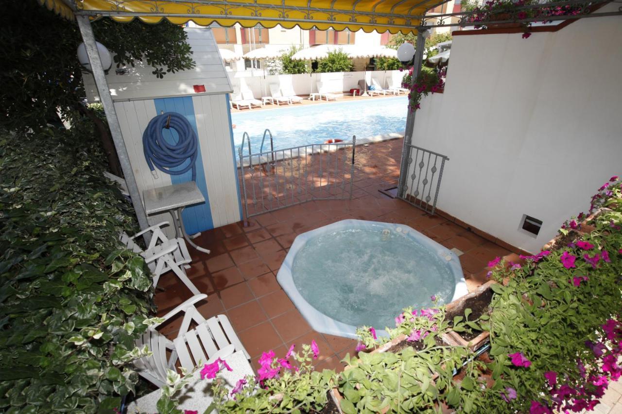 Hotel Villa Dei Fiori - Sul Mare Con Piscina Viserbella di Rimini Exterior foto