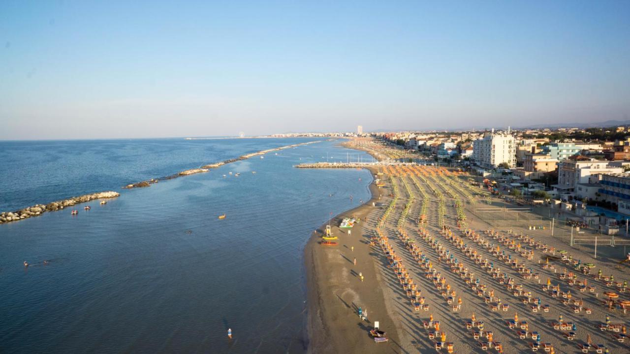 Hotel Villa Dei Fiori - Sul Mare Con Piscina Viserbella di Rimini Exterior foto